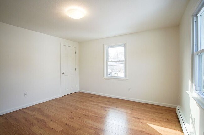 Building Photo - 29 Crown St