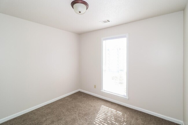 Building Photo - 4704 Ashcroft Dr