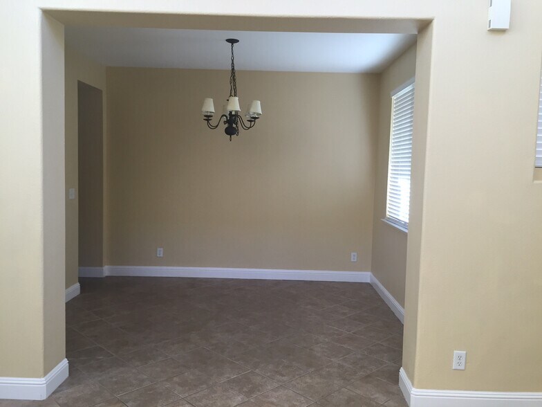 Building Photo - 2141 Buck River St