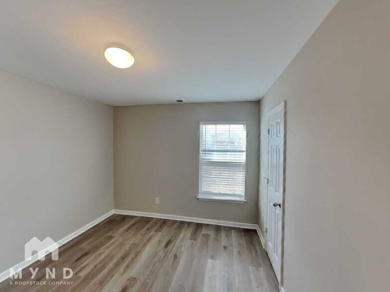 Building Photo - 2016 Culloden Dr