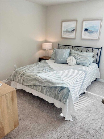 Building Photo - 8683 Holly Grv Ct