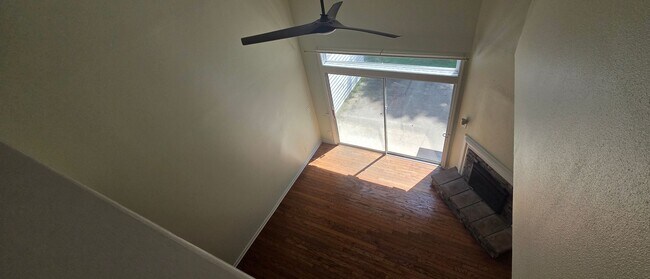 Building Photo - 5982 Fox Ridge Ln