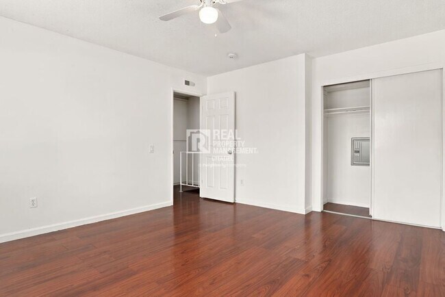 Building Photo - 3009 Canyon Crest Dr