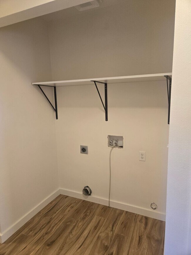 Building Photo - 950 E Lunceford Ln