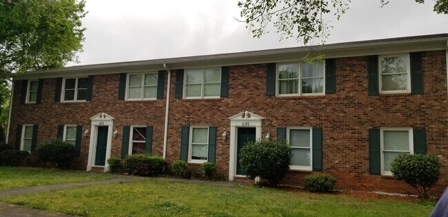 Located close to Downtown Greensboro, the apartments all have central air & heat, insulated windows - 699 Chestnut St