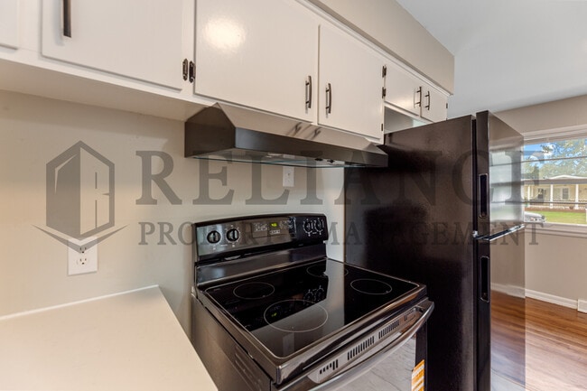 Building Photo - 2210 W Dallas St