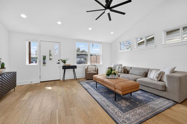 Building Photo - 504 W Croslin St