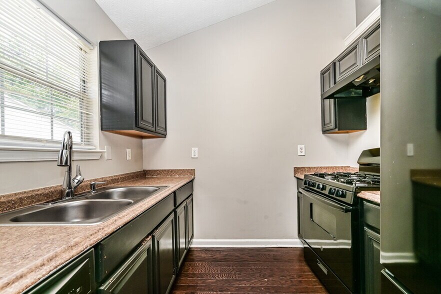 Building Photo - 7105 E Village Ct