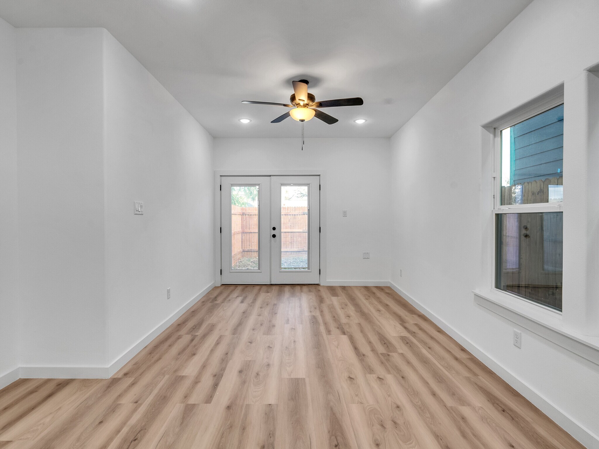 Building Photo - 9410 Firnat St