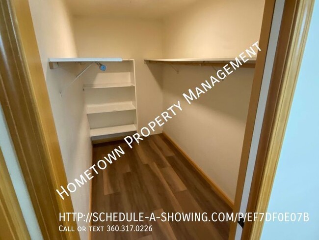Building Photo - Waterfront Rambler on Pattison Lake! Avail...