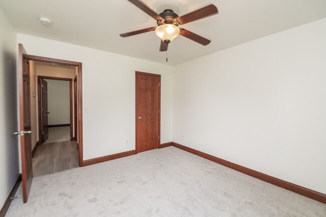 Building Photo - 3 Bedroom / 2 Bathroom Home for Rent in Va...