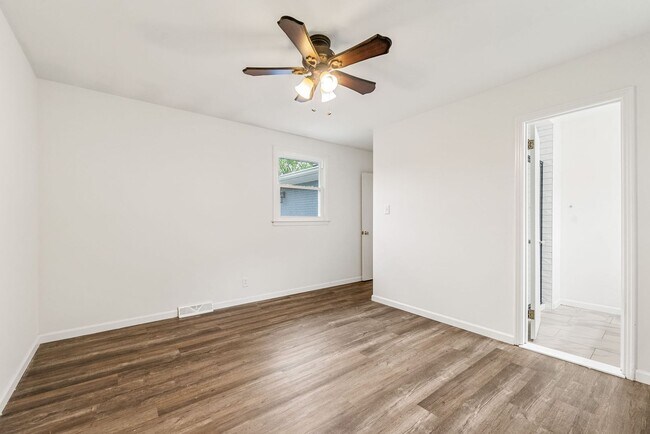Building Photo - Beautiful Pet Friendly 3 bedroom home for ...