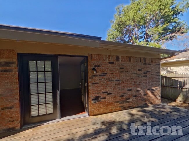 Building Photo - 1916 Tracey Cir