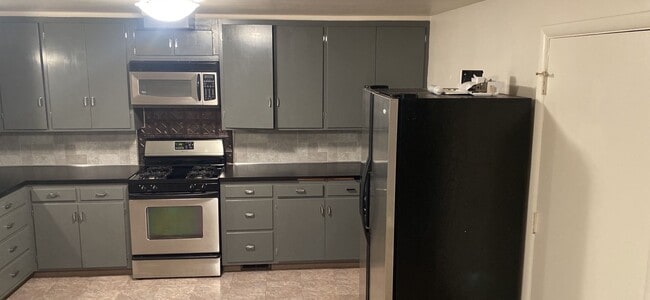 Building Photo - HALF OFF FIRST MONTHS RENT!!