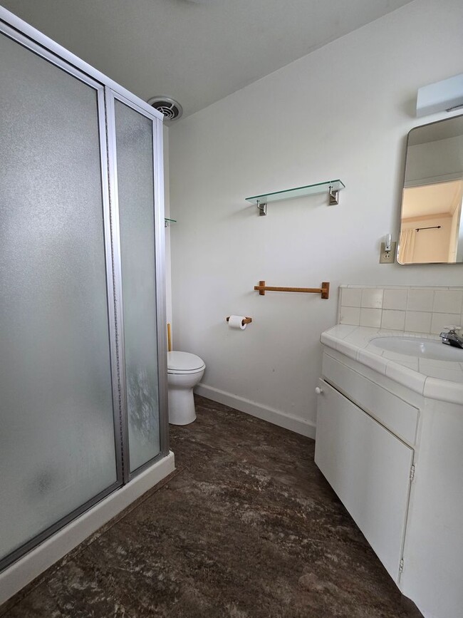 Building Photo - 4bd/2ba House with Attached Two Car Garage