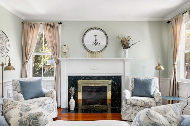 Building Photo - 56 Gadsden St