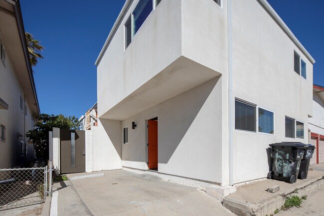 Building Photo - Modern Ocean Beach 1 Bed/1 Bath Apartment ...