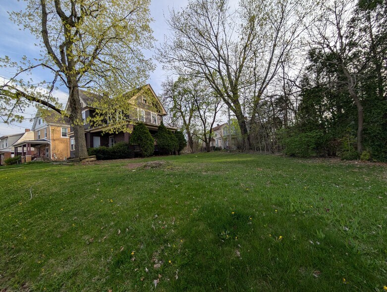 Building Photo - 500 Fordham Ave