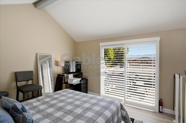 Building Photo - 18006 River Cir