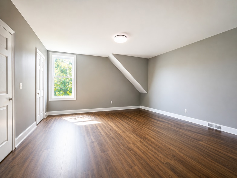 Building Photo - 3708 N Sacramento Ave