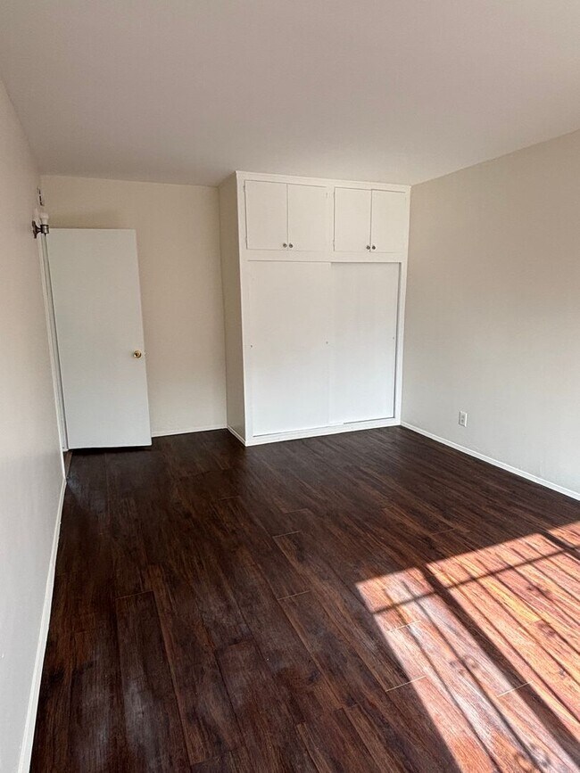 Building Photo - Spacious 3 bedroom available now!