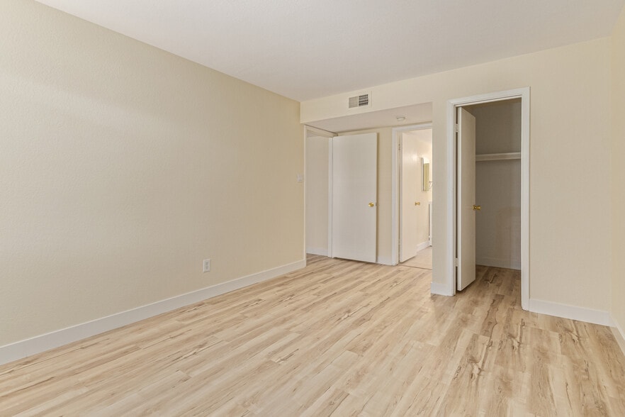 Building Photo - 5995 N 78th St