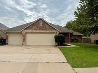 Building Photo - Beautiful 4 Bed 3 Bath Home with Great Loc...