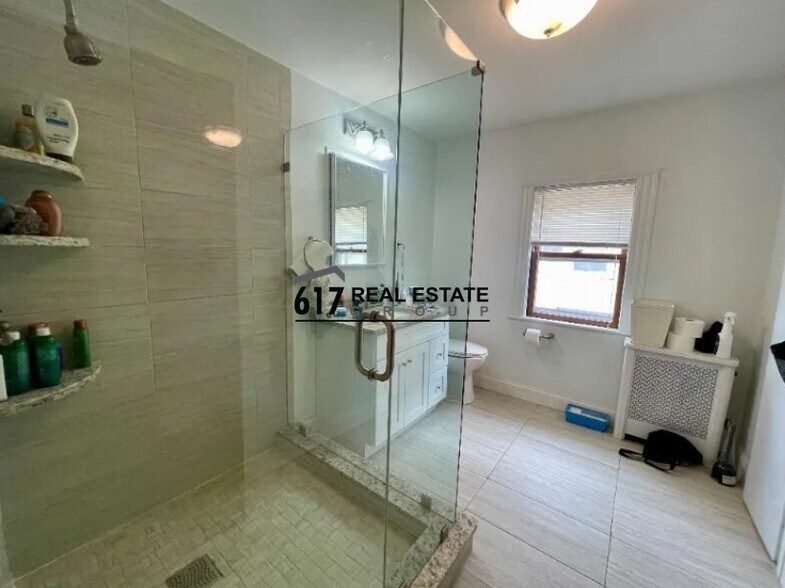 Building Photo - 449 Broadway