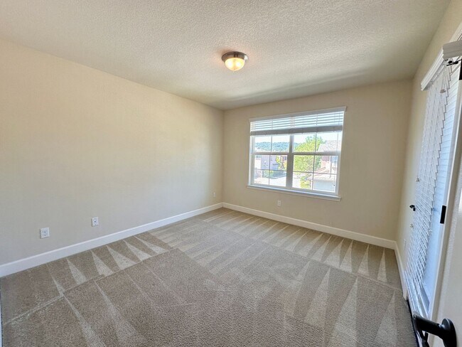 Building Photo - 1154 Galeria Cir