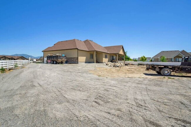 Building Photo - 358 Wrangler Ct