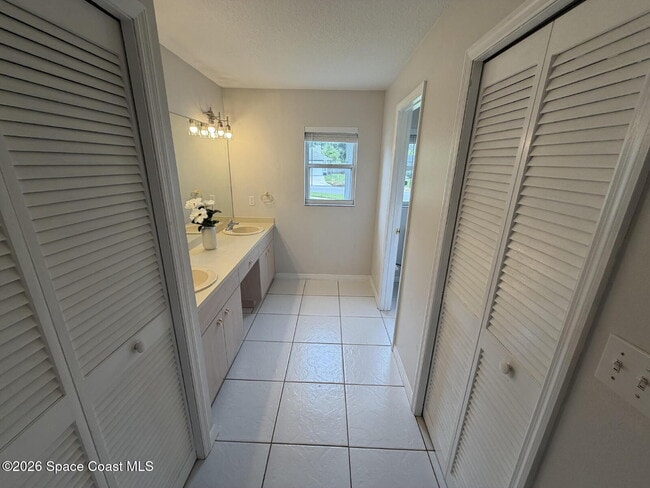 Building Photo - 1305 Ambra Dr