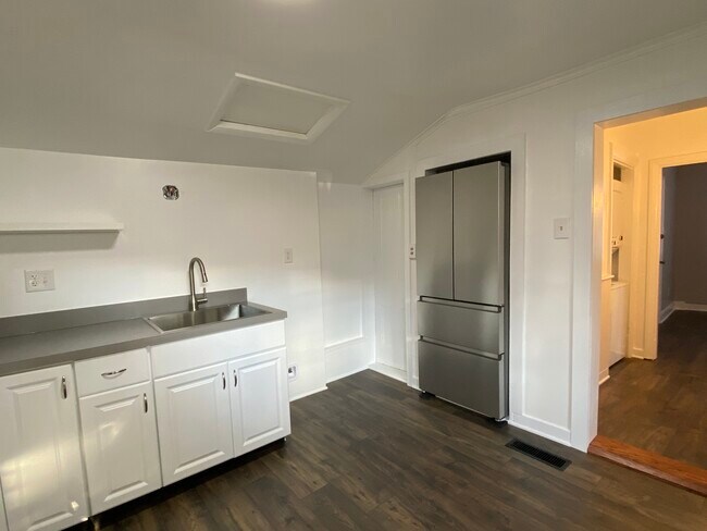 Kitchen - 29 E Pomfret St