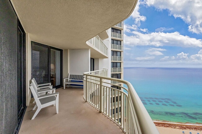 Building Photo - 3000 N Ocean Ave