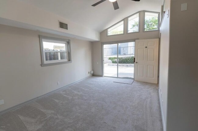 Building Photo - Calle Violeta