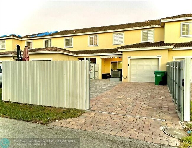 Building Photo - 27636 SW 142nd Ave