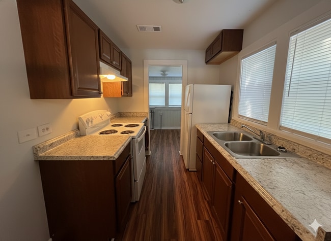 Building Photo - 33 Magnolia Ave