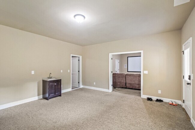 Building Photo - Stunning 6BR House in Cumming