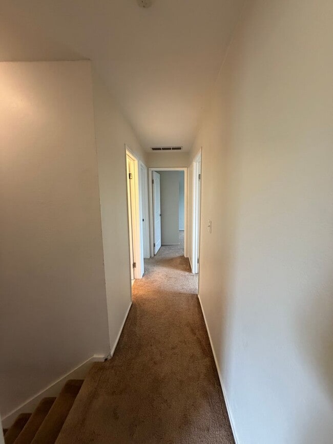 Building Photo - Welcome to this stunning 4 bedroom 2.5 bathroom home located in Fremont