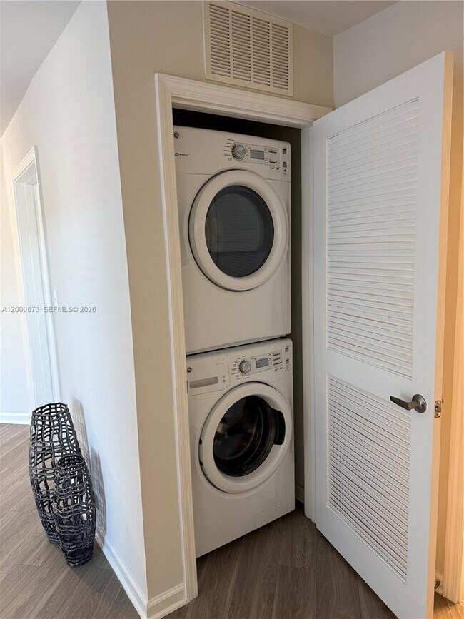 Building Photo - 448 W Georgia St