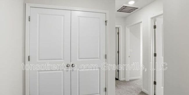 Building Photo - 777 Embark Cir