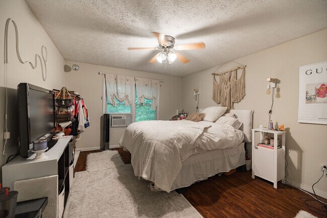 Building Photo - Awesome 5-Points corner Condo!
