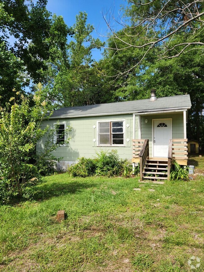 Building Photo - Single Family 2 bed 2 bath