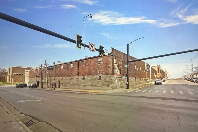 Building Photo - 585 S Upper St