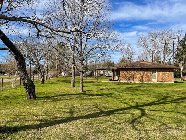 Building Photo - 401 Anderson Rd