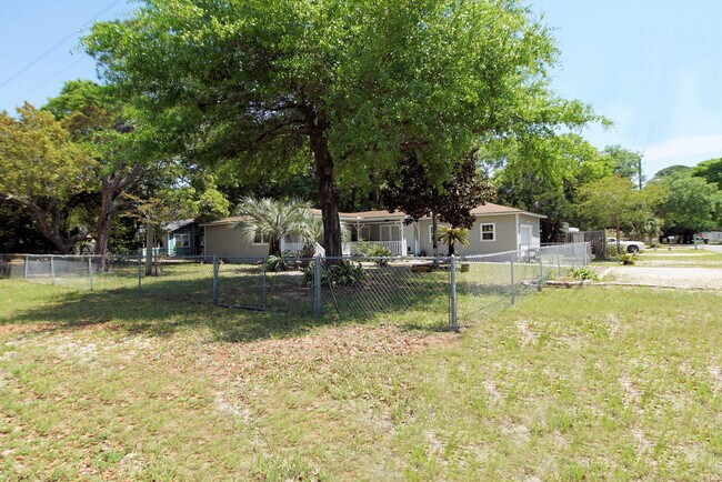 Building Photo - 37 Magnolia Ave SE