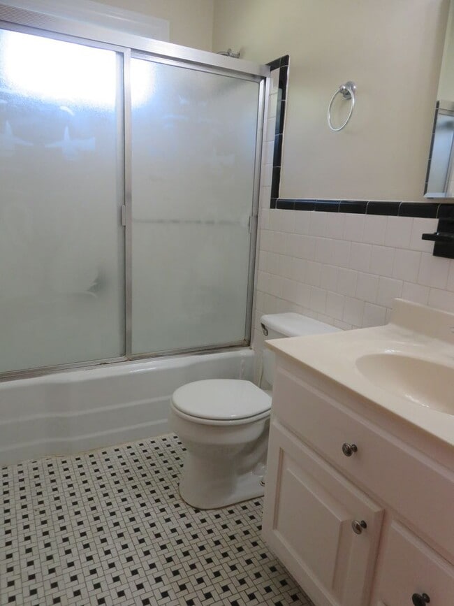 Building Photo - Meadowbrook Estates