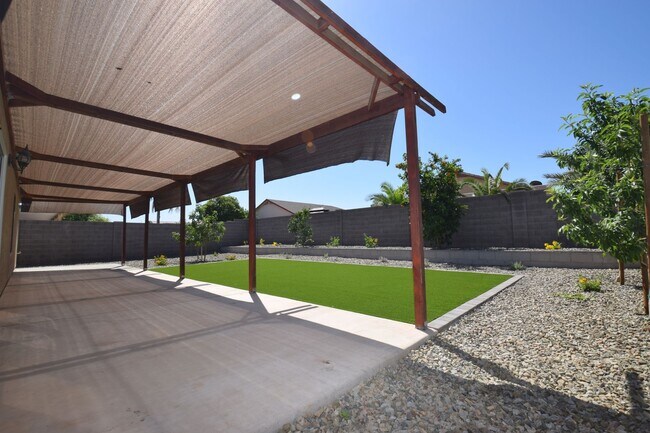 Building Photo - Beautiful remodeled 4 bedroom home!