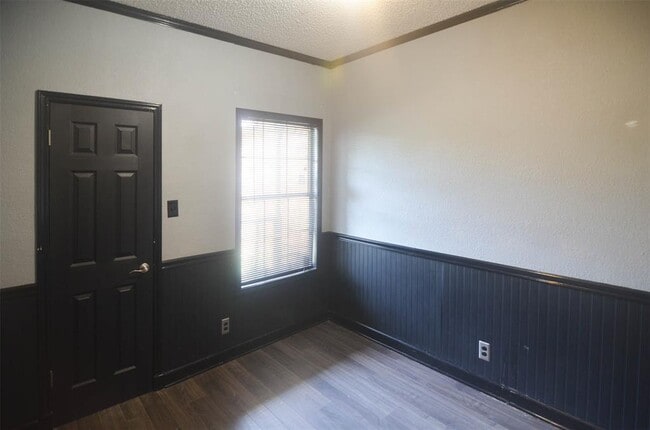 Building Photo - 16402 Malden Dr