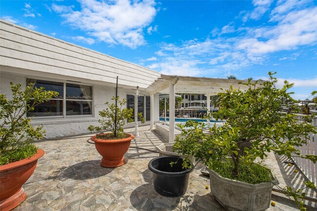 Building Photo - 1311 NE 27th Way