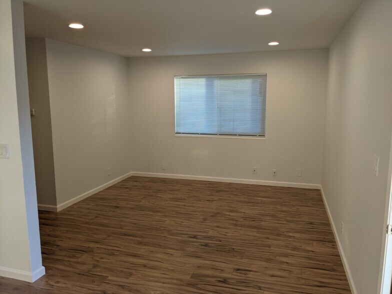 Building Photo - 1564 Hollenbeck Ave